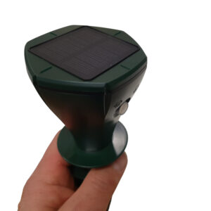 Vånd og muldvarpskremmer - med solceller